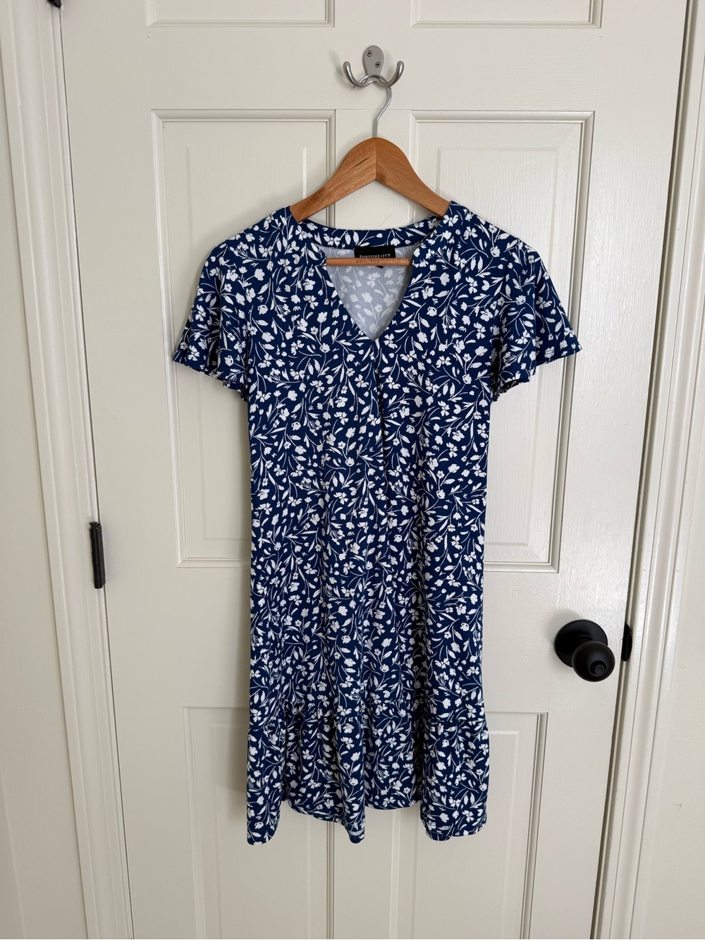 Fortune + Ivy Navy Floral V-Neck Short Sleeve Dress